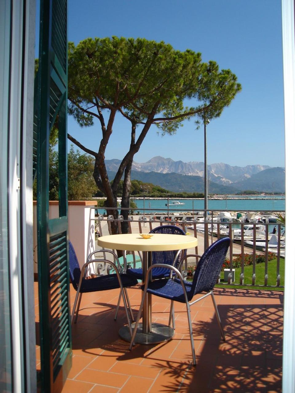Hotel Sette Archi Bocca di Magra Экстерьер фото